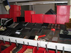 Стенд с оснасткой для тестирования высокочастотных громкоговорителей