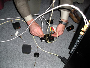 Норберт Мундорф демонстрирует разницу звучания различных типов конденсаторов